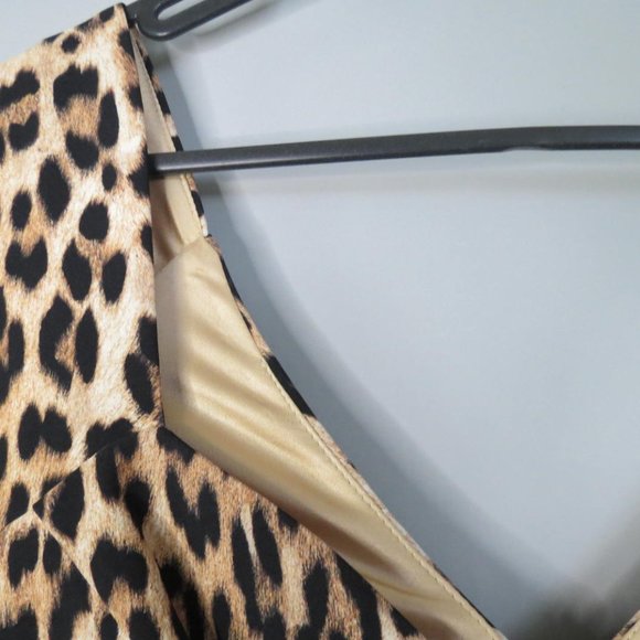 REVIEW - ANIMAL PRINT - FLARED SKIRT DRESS - SIZE 8 - NEW CONDITION. - Picture 3 of 5